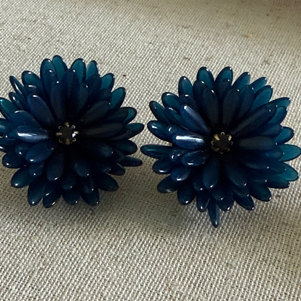 🩵J CREW TEAL BLUE FLOWER EARRINGS🩵